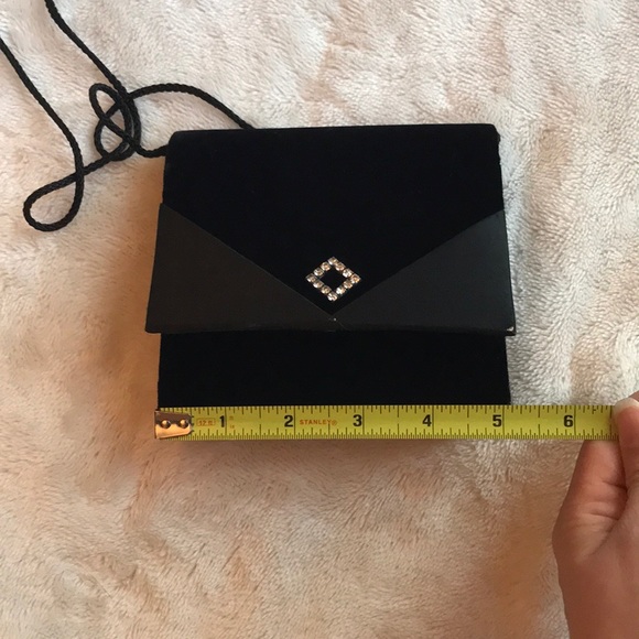 Black velvet evening bag, free with purchase - Picture 6 of 8